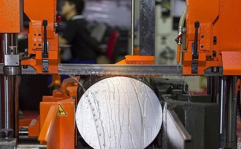 永丰立式金属带锯床切削出现跑带故障解决方法！